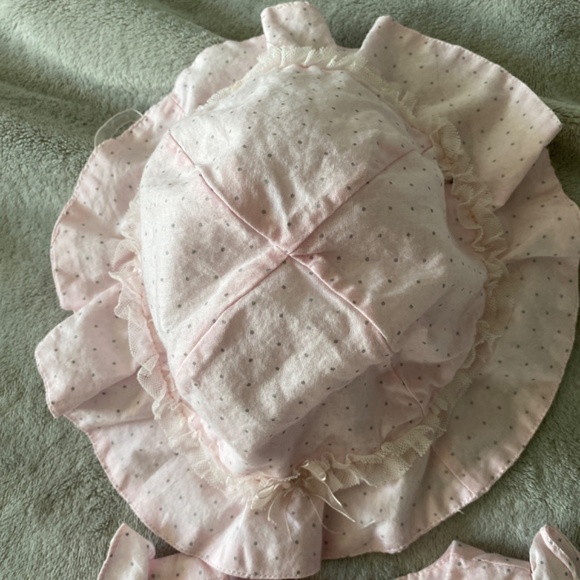 Beautiful dress and hat for a little baby girl size 3 months - Picture 4 of 5